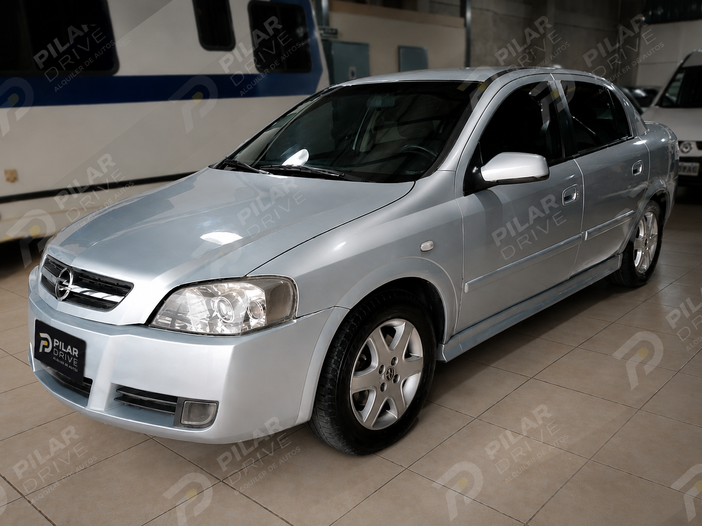 Chevrolet Astra disponible para alquiler en Pilar Drive